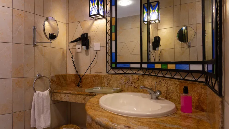 The Heron Hotel image 6